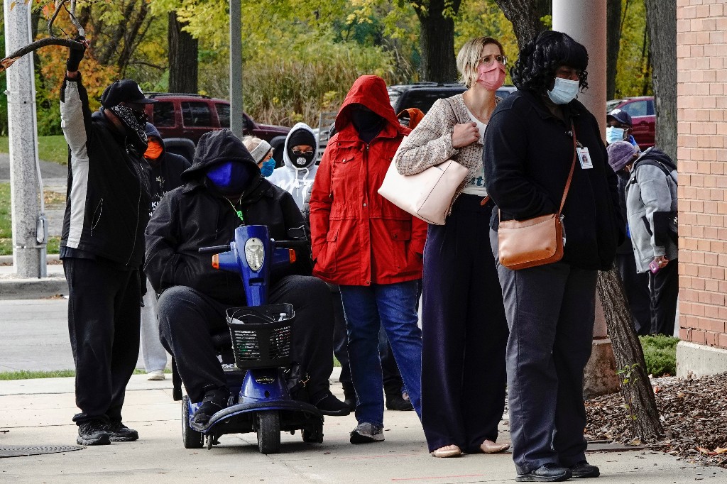 U.S. Sets New COVID-19 Daily Record of 77,000 Cases, the Highest Since July