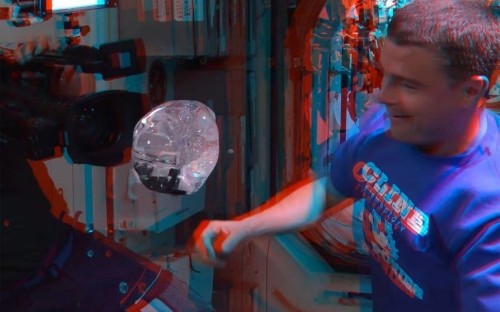 Astronauts Make a Water Bubble... IN SPACE!… IN 3-D!