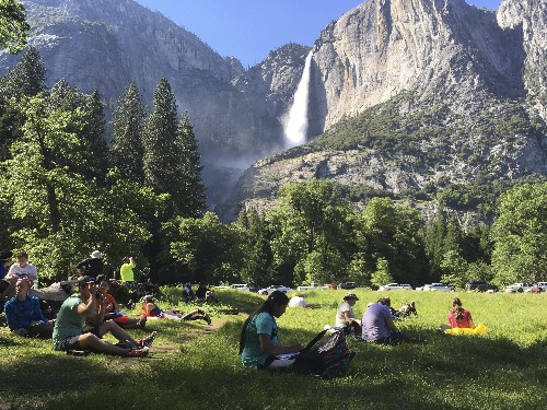 Garbage, feces take toll on national parks amid shutdown