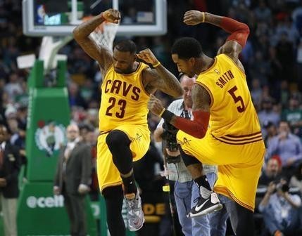 LeBron James puts pressure on Cavs to sign JR Smith