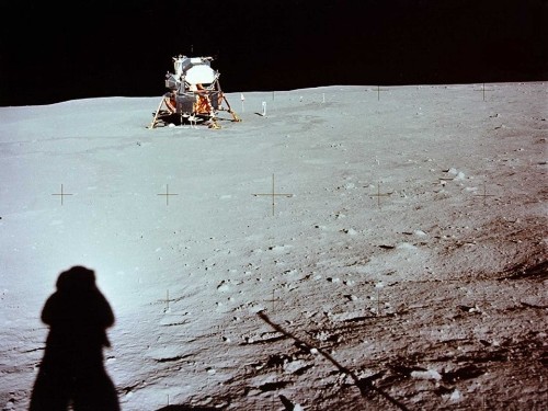 The Surprising Reason Neil Armstrong â And Not Buzz Aldrin â Was The First Person On The Moon