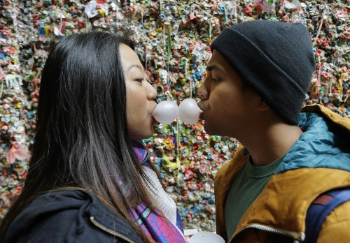 Seattle’s Famed Gum Wall Cleaned Off: Pictures