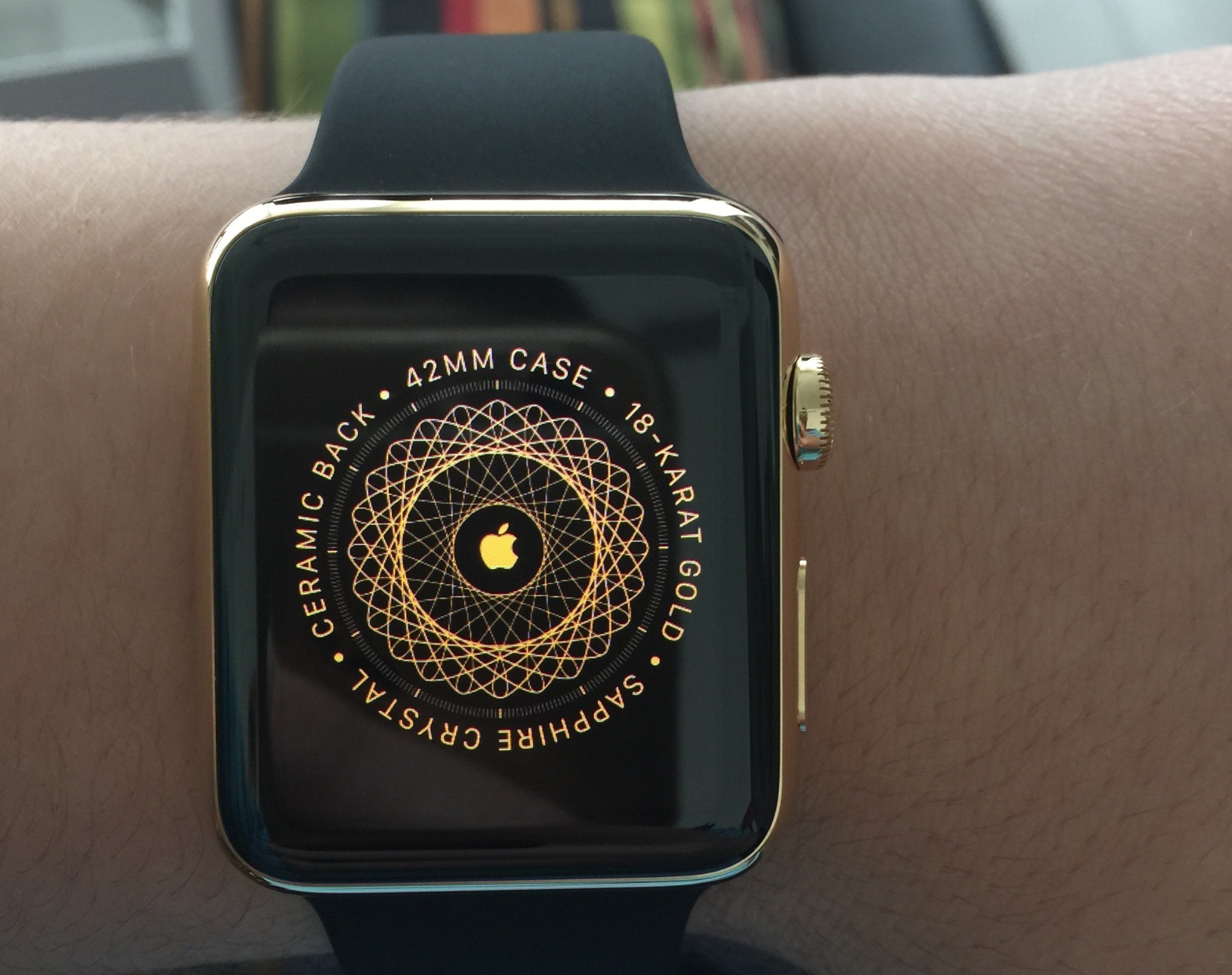 Gold Apple Watch Editions arrive for regular customers with new box, gold pairing screen