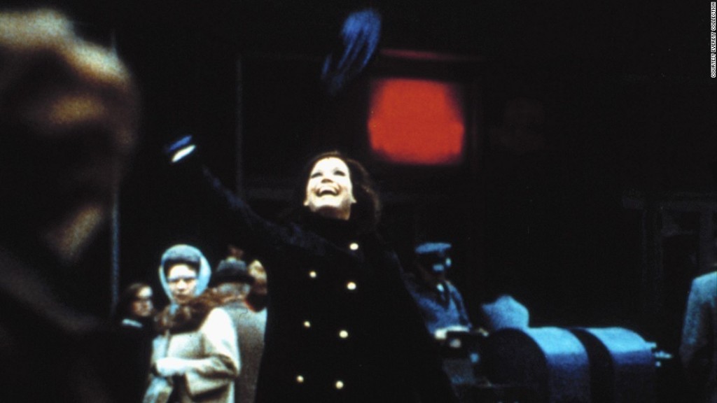 Mary Tyler Moore, beloved TV actress, dies at 80