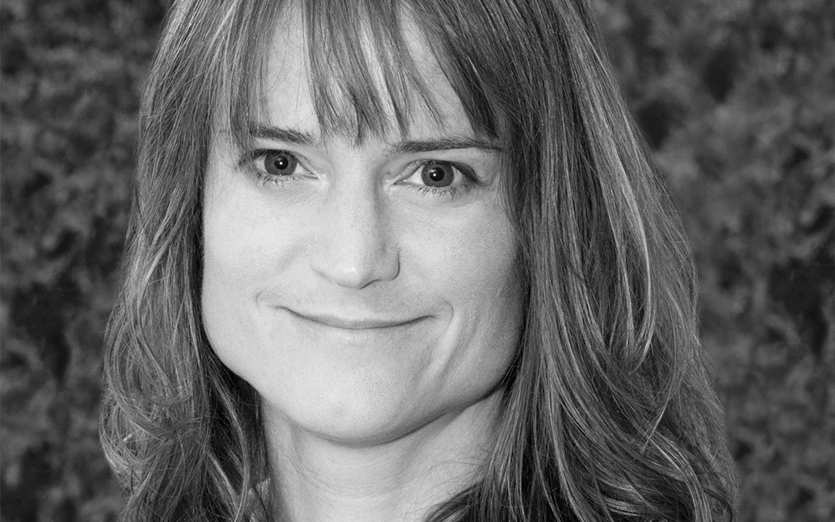 On the Red Couch with Pretty Little Liars’ Sara Shepard