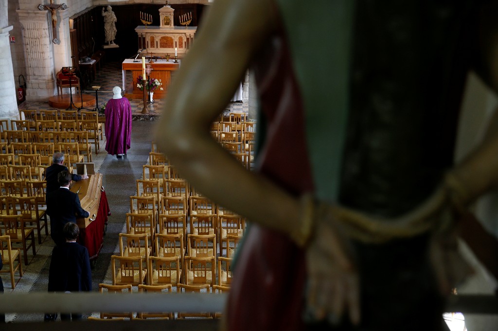 French village bids adieu to doctor who succumbed to COVID-19