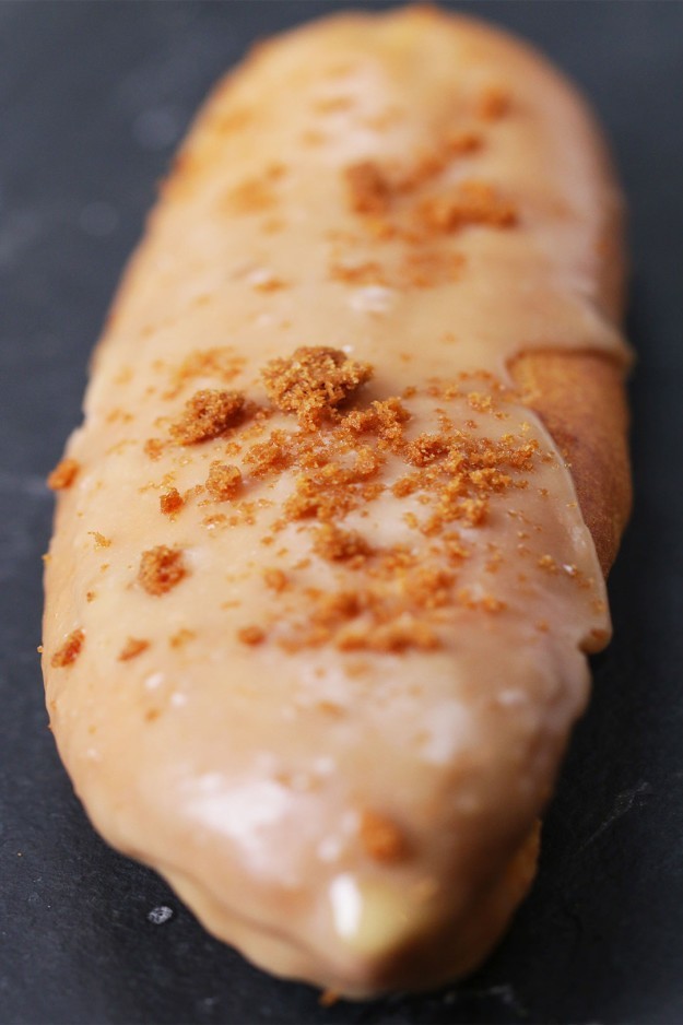 Cookie Butter Éclairs