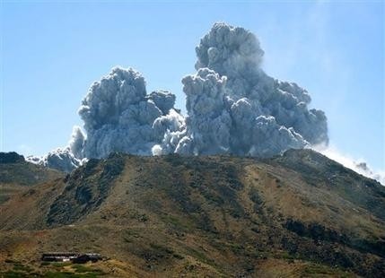 Volcano erupts in Japan; 7 missing, 40 injured