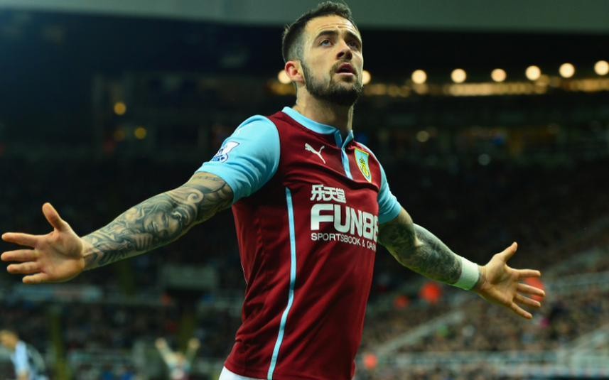 ¿Danny Ings a la Real de Moyes? El delantero estrella del Burnley viajó ayer a San Sebastián donde le pillaron en una 'cena' con el entrenado Escocés de la R . Sociedad. Rumores apuntan de que el equipo Español pagaría 9M€