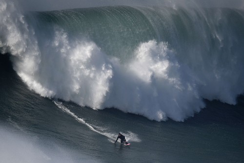 Big Wave Surfing in Portugal: Pictures