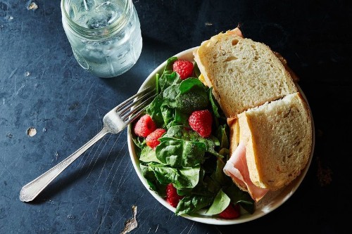 12 Ways to Have Better Lunches in 2016 (Even if You Only Have 5 Minutes)