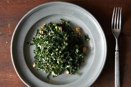 How to Make Kale and Mint Salad with Spicy Peanut Dressing