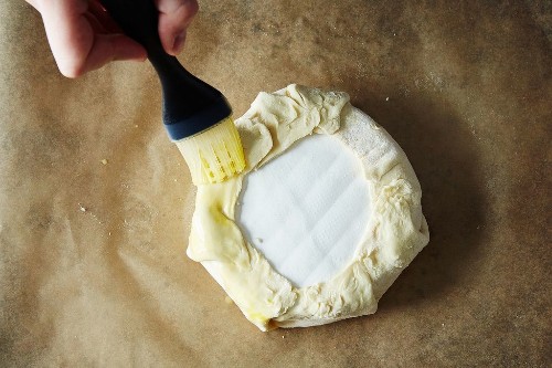 How to Make Baked Brie Wrapped in Puff Pastry