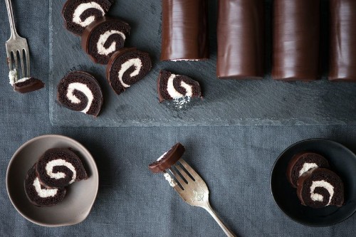 How to Make Swiss Roll Snack Cakes at Home
