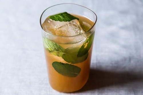 5 Links to Read Before Throwing a Cocktail Party