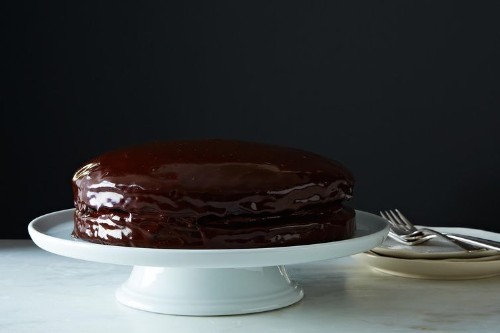 Vegan Chocolate Cake with Creamy Chocolate Filling