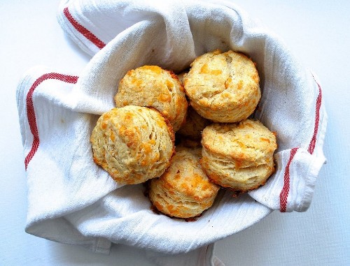 Garlic Cheddar Biscuits Recipe