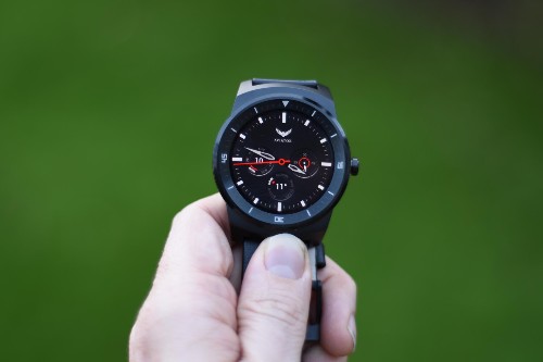 LG G Watch R Review: Beats The Moto 360 Hands Down