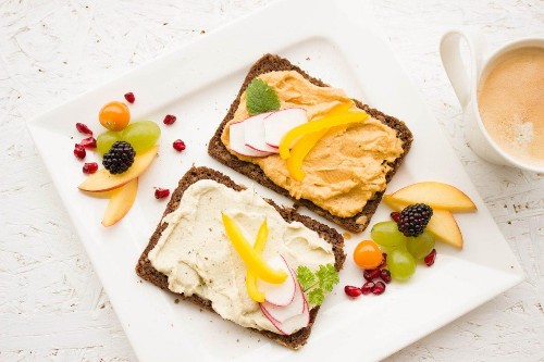 Here's What You Should Eat Post-Workout, According To A Nutrition Coach