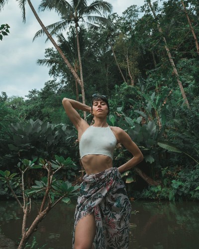 The Minimalist YouTuber Making Over $300k Traveling The World