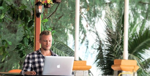 How This 25-Year-Old Earns A Passive Revenue of $400K A Year While Traveling The World
