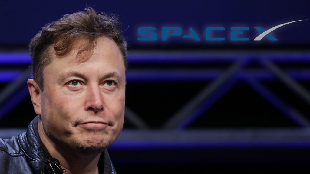 Elon Musk sets 4 year timeline for SpaceX Mars mission, says there's a 'fighting chance'