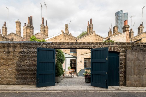Lost in Time: A London Courtyard Garden on a Camera-Ready Historic Street