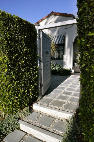 Hardscaping 101: Design Guide for Paths and Pavers