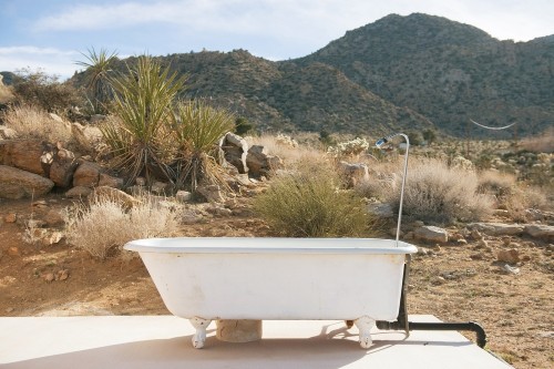 The New Outdoor Bath: 10 Open-Air Tubs for Summer Soaks