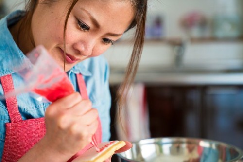 Psychologists Explain The Benefits Of Baking For Other People | HuffPost Life