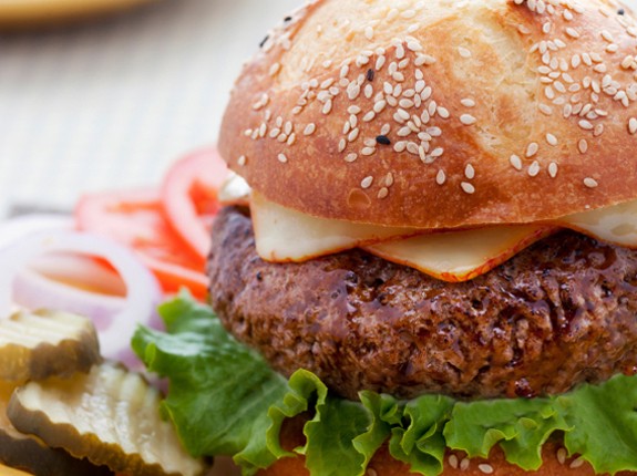 5 Quick Tips for Making Delicious Steakhouse Burgers at Home