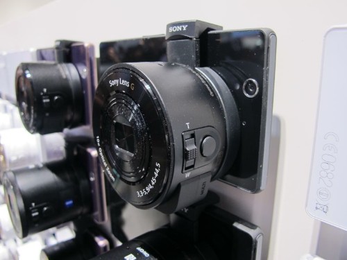 ソニーのレンズスタイルカメラQX実機インプレ:スマホにくっつけて使う異色デジカメ