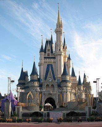 What Are the Major Differences Between the Disneyland and Disney World Experience?