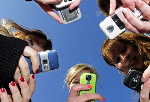 5 Apps To Spy On Your Kids Without Them Knowing