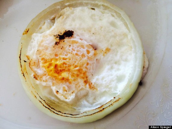 This Hack For The Perfectly Shaped Fried Eggs Just Changed Breakfast Forever