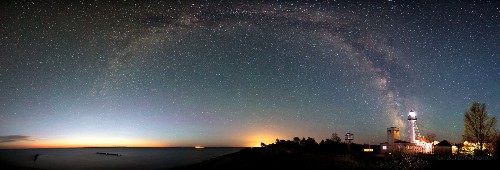 These Jaw-Dropping Photos Of The Great Lakes Night Sky Seem Too Beautiful To Be Real