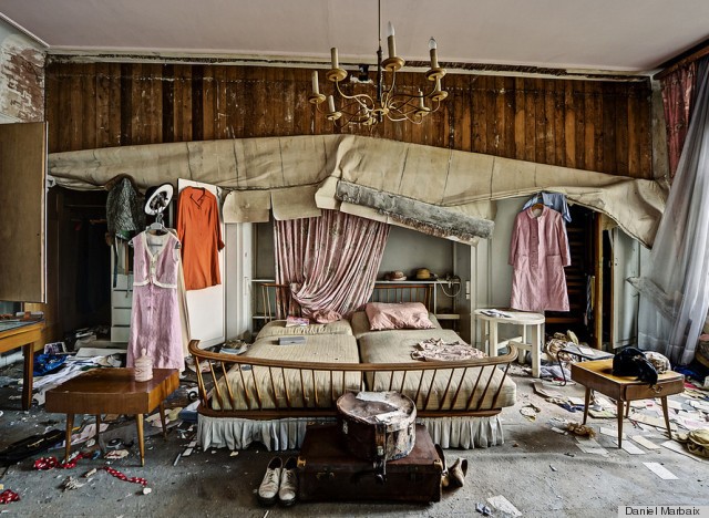Abandoned Doctor's House Photos Reveal The Past Lives Of A Mansion (PHOTOS)