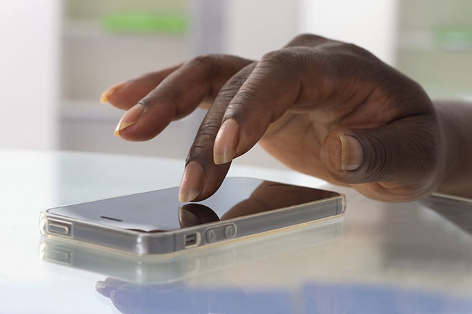 Tip of the Day: Unlock Your iPhone by Writing Your Passcode With Your Finger