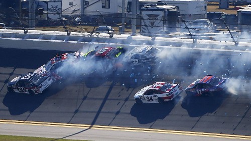 Clint Bowyer, after crash, slams NASCAR's Daytona 500 qualifying format