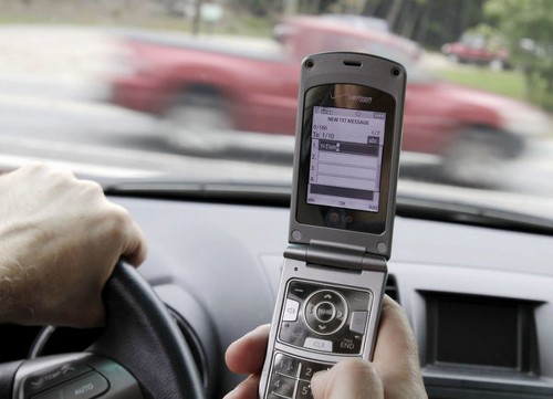 Males downplay risk of texting and driving, study says