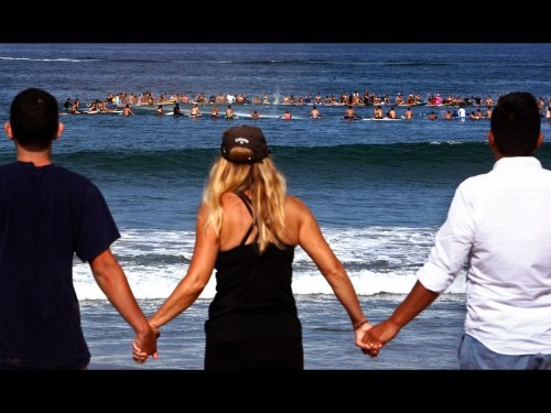 Hundreds attend memorial for Manhattan Beach teen killed in bus accident