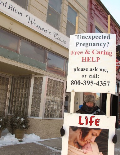Judge rules North Dakota's ban on abortions after 6 weeks unconstitutional - Los Angeles Times