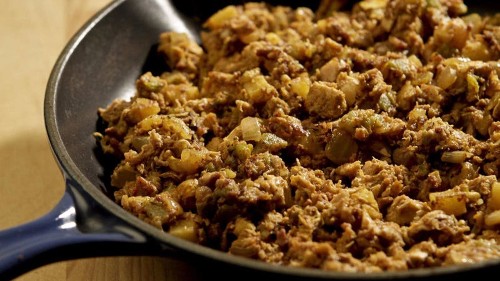 Keep dinner simple tonight with this chicken, chorizo and green chile hash recipe - Los Angeles Times
