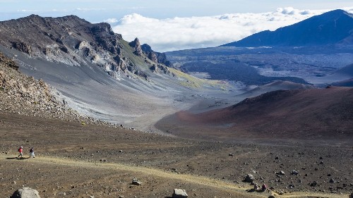 Hawaii: Dirt trails by day, luxury by night on this hiking tour of Maui and Lanai - Los Angeles Times