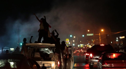 Police in Ferguson confront looters in new outbreak of street protests