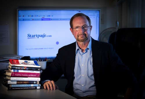 This psychologist claims Google search results steer voters to the left. Conservatives love him
