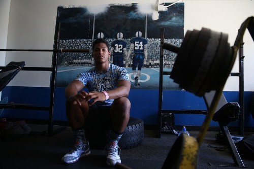Some top high school football players undecided with signing day at hand - Los Angeles Times