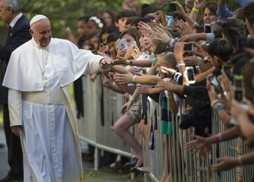 Vatican says private 'audience' in D.C. was with gay ex-student, not Kim Davis