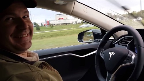 Tesla's 'autopilot mode' puts it at risk for liability in crashes