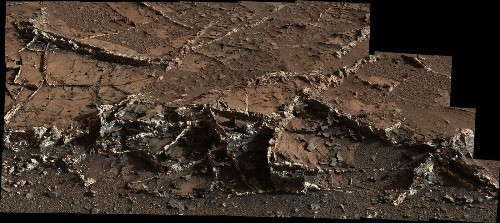 Mars rover Curiosity spots strange, 2-tone veins on planet's surface - Los Angeles Times